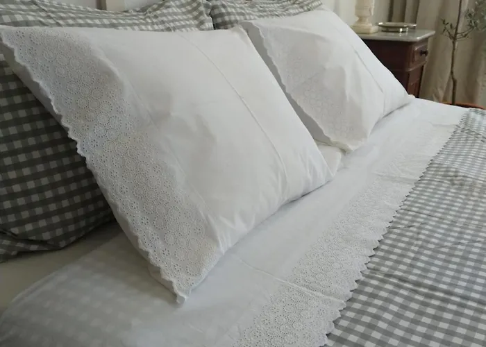 Casa Buganvilia - Near Of The Castle ホームステイ ペネラ