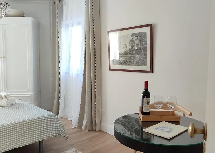 Casa Buganvilia - Near Of The Castle ホームステイ ペネラ