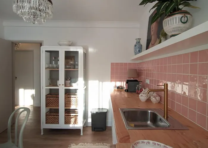 Casa Buganvilia - Near Of The Castle ホームステイ ペネラ